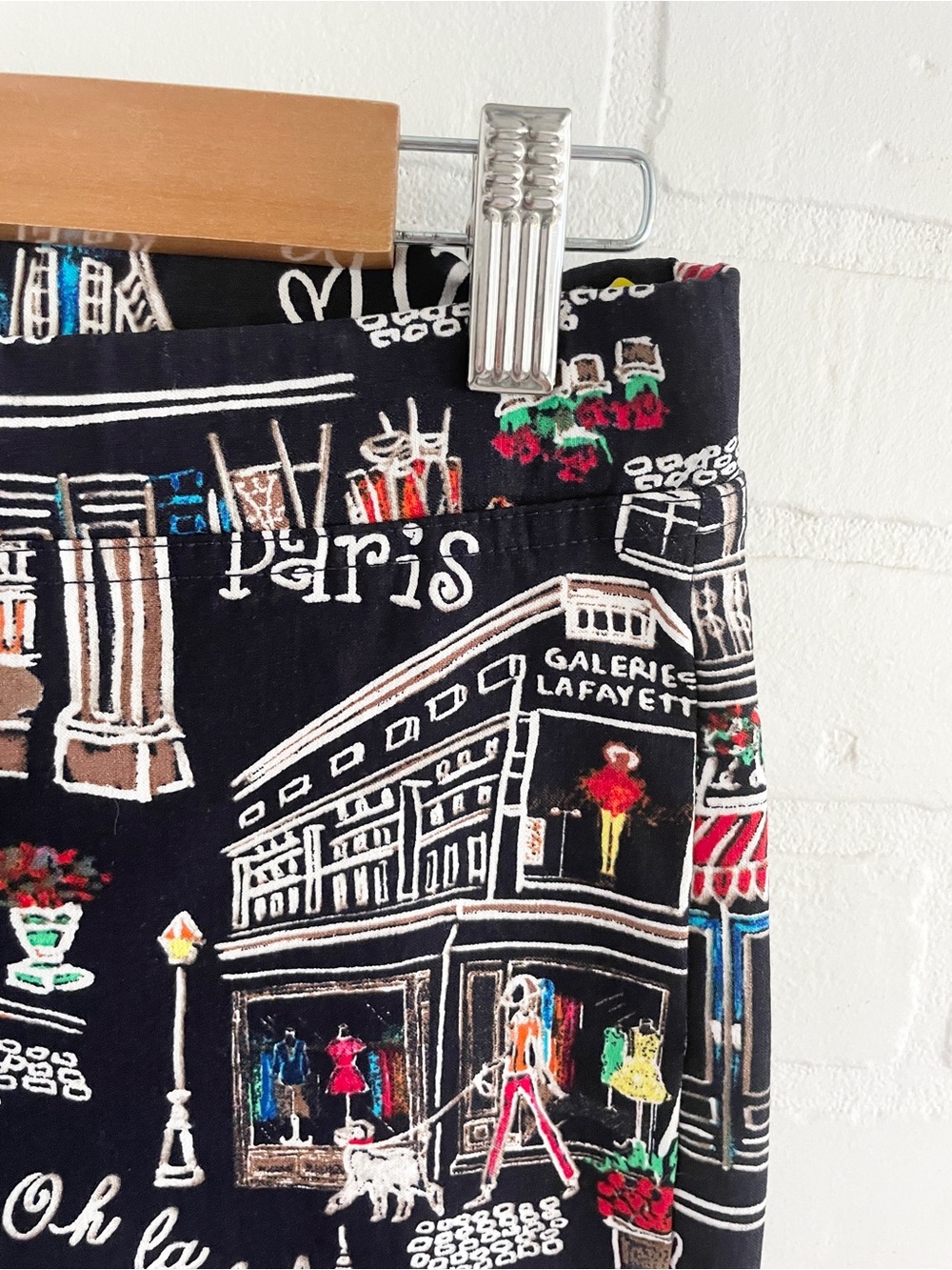 Vintage Paris Novelty Crop Pants Eiffel Tower Moulin Rouge Scene Sz 2 - Picture 8 of 16